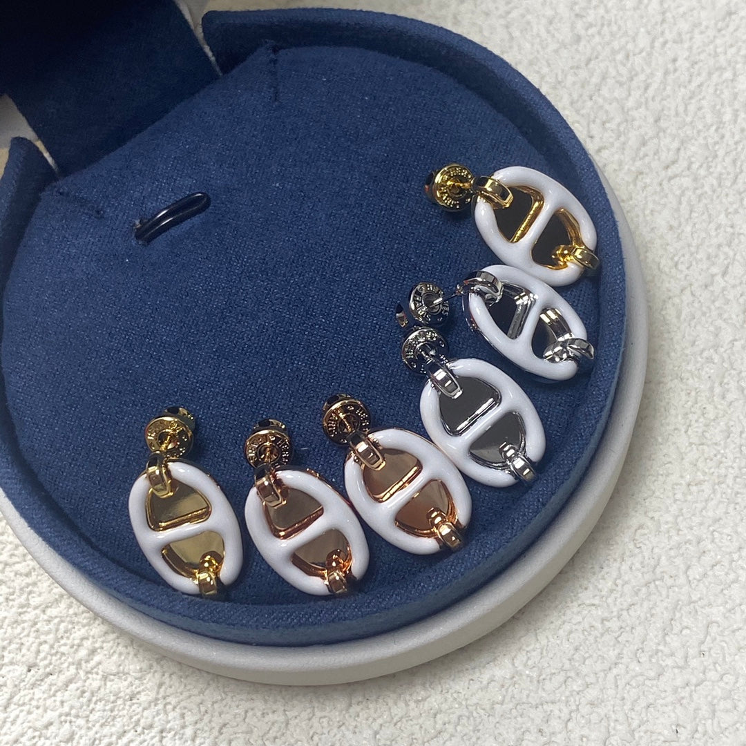 X1Q85H307X Popular Necklaces. Earrings