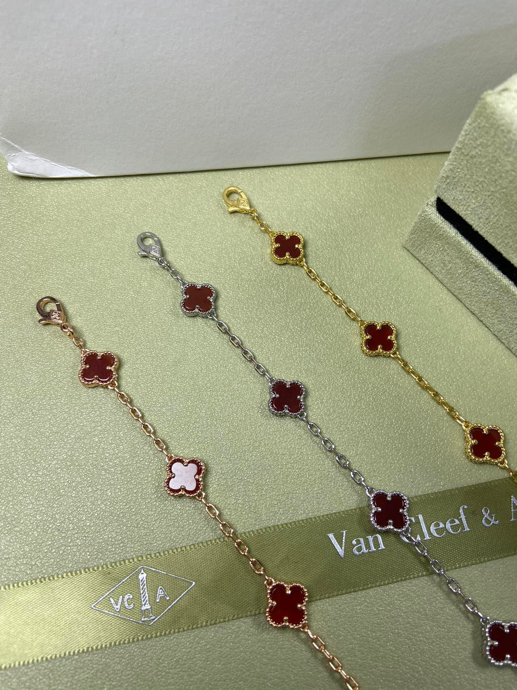 X5X94VA183K  Popular bracelets 6 flowers mini size 0.9cm flower