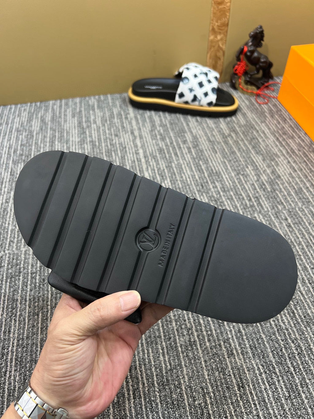 Z5XE118 Popular leather quality Slippers