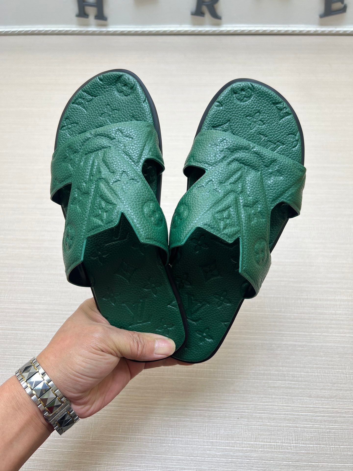 Z5ZE34 Popular slippers