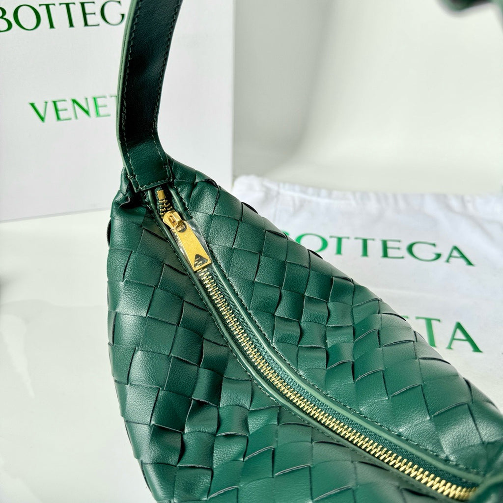 B1X76A10  Popular leather bag