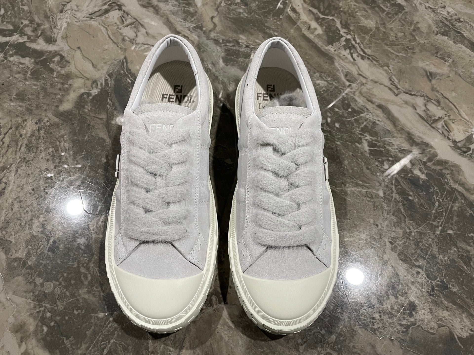 Z2Q95F141  Popular high-quality Shoes
