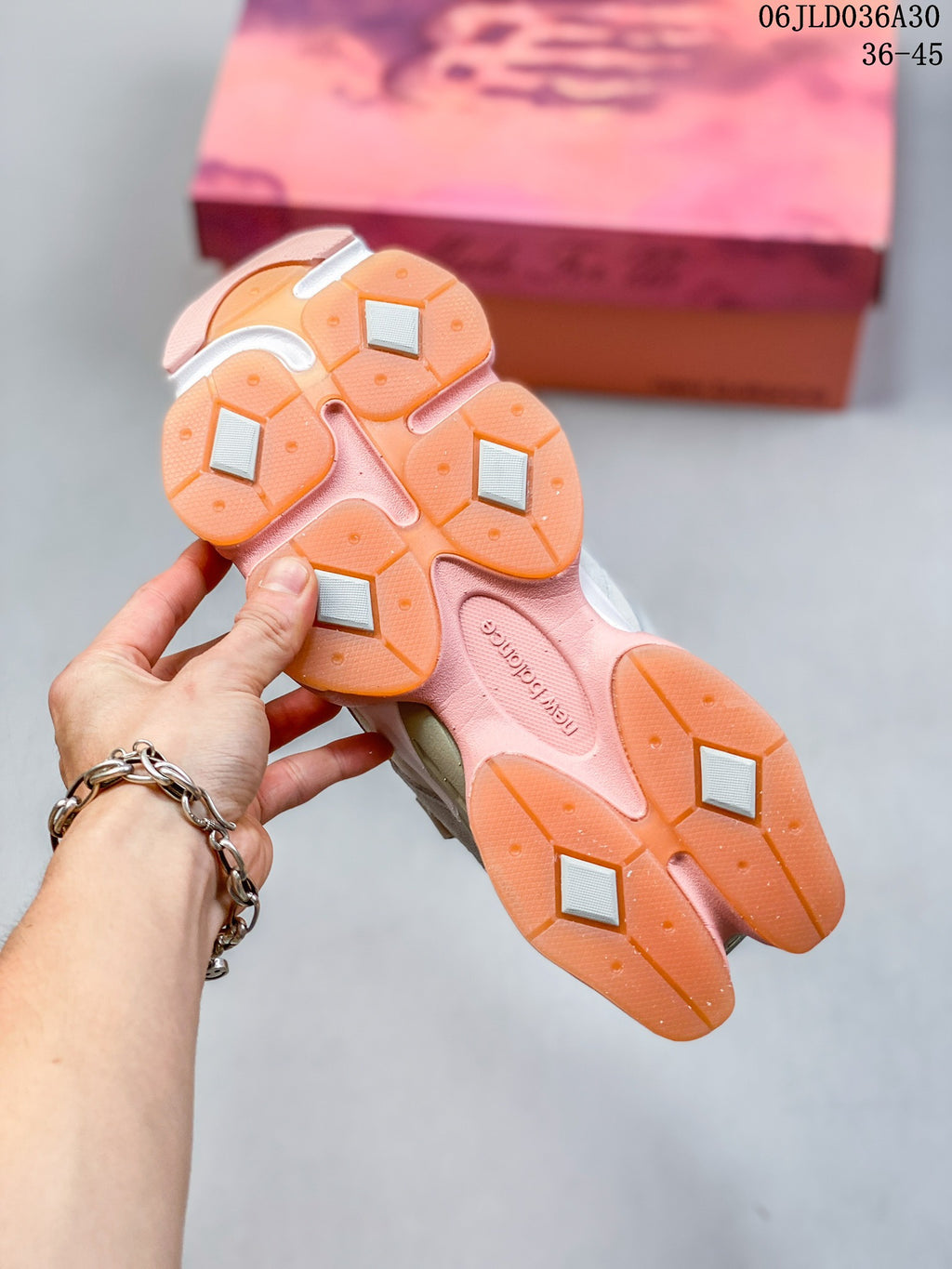 Z4XN189 Popular Sneakers