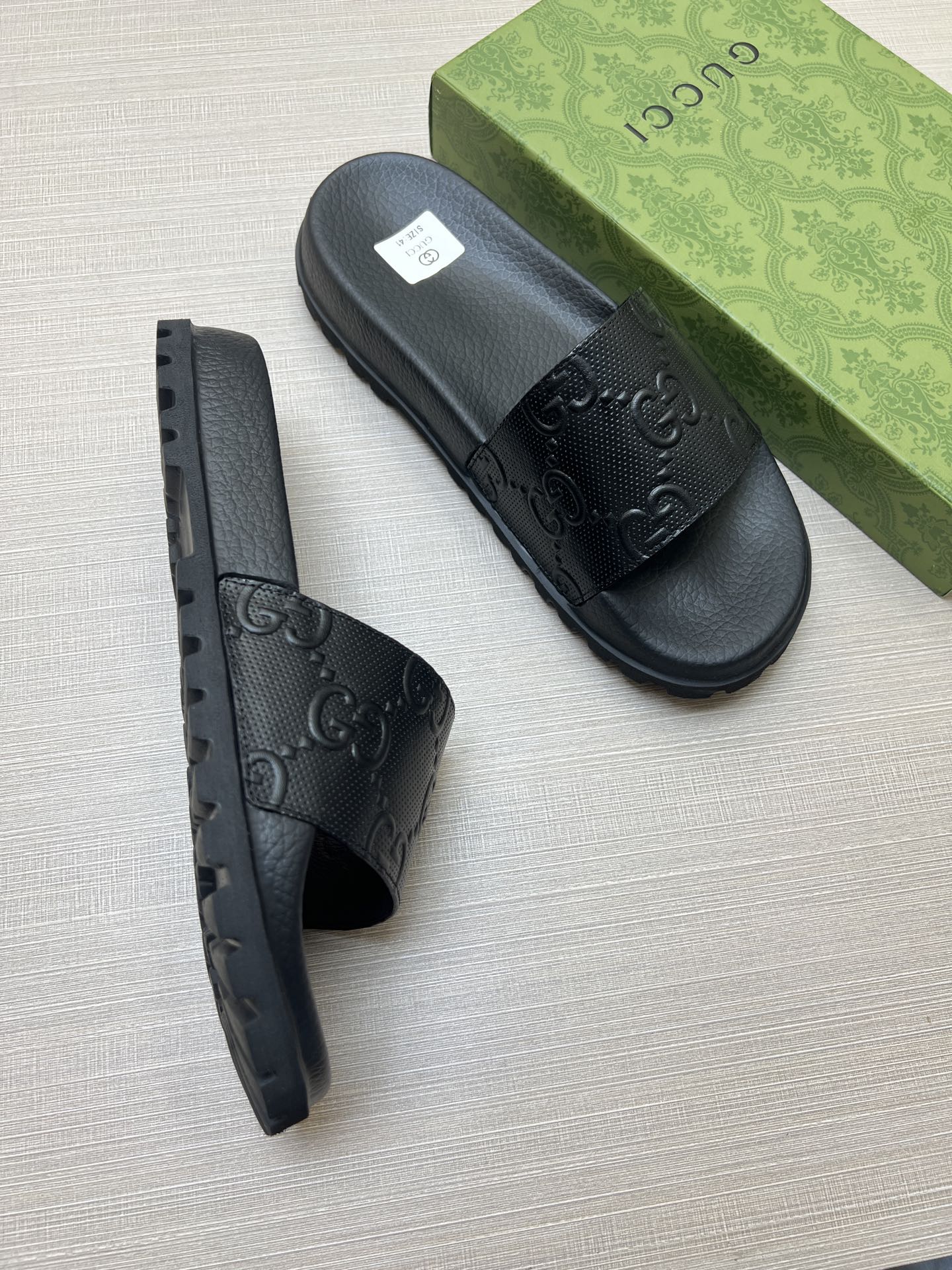Z5X76B2  Popular slippers