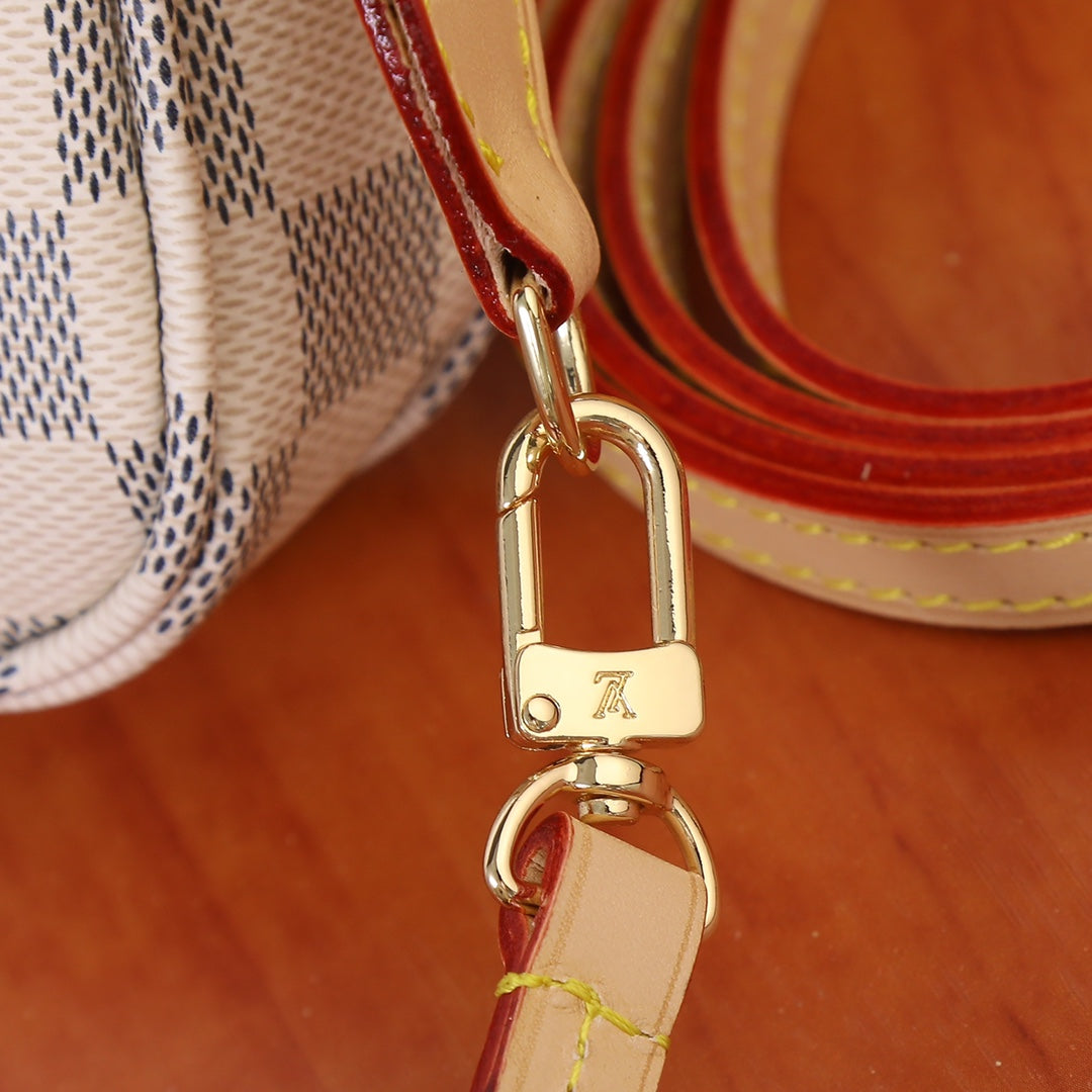 B1X102E17 Popular  leather bag 