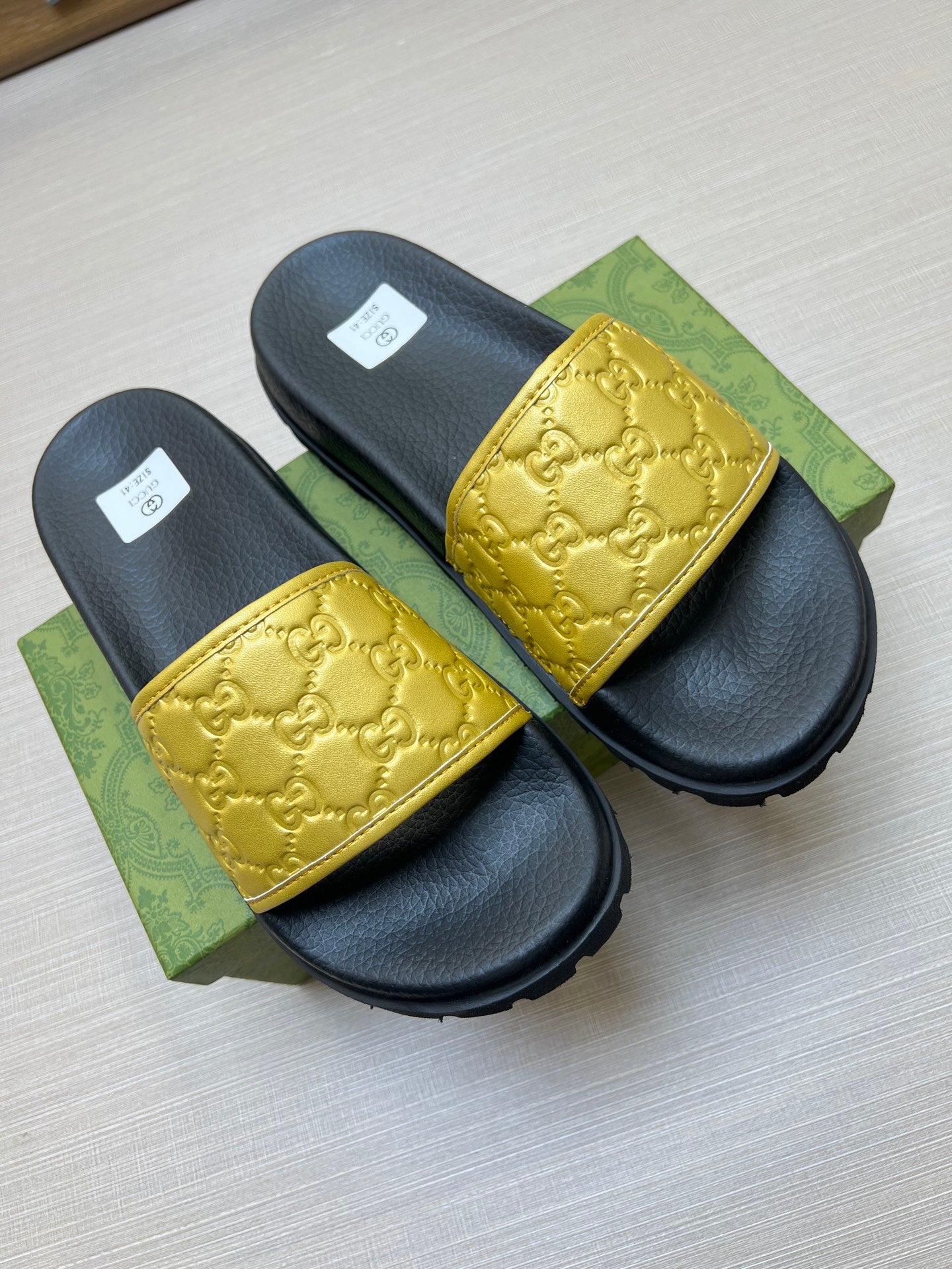 Z5X76B5  Popular slippers