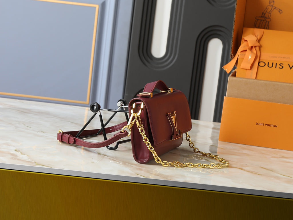 B1R15E145 Popular leather bag
