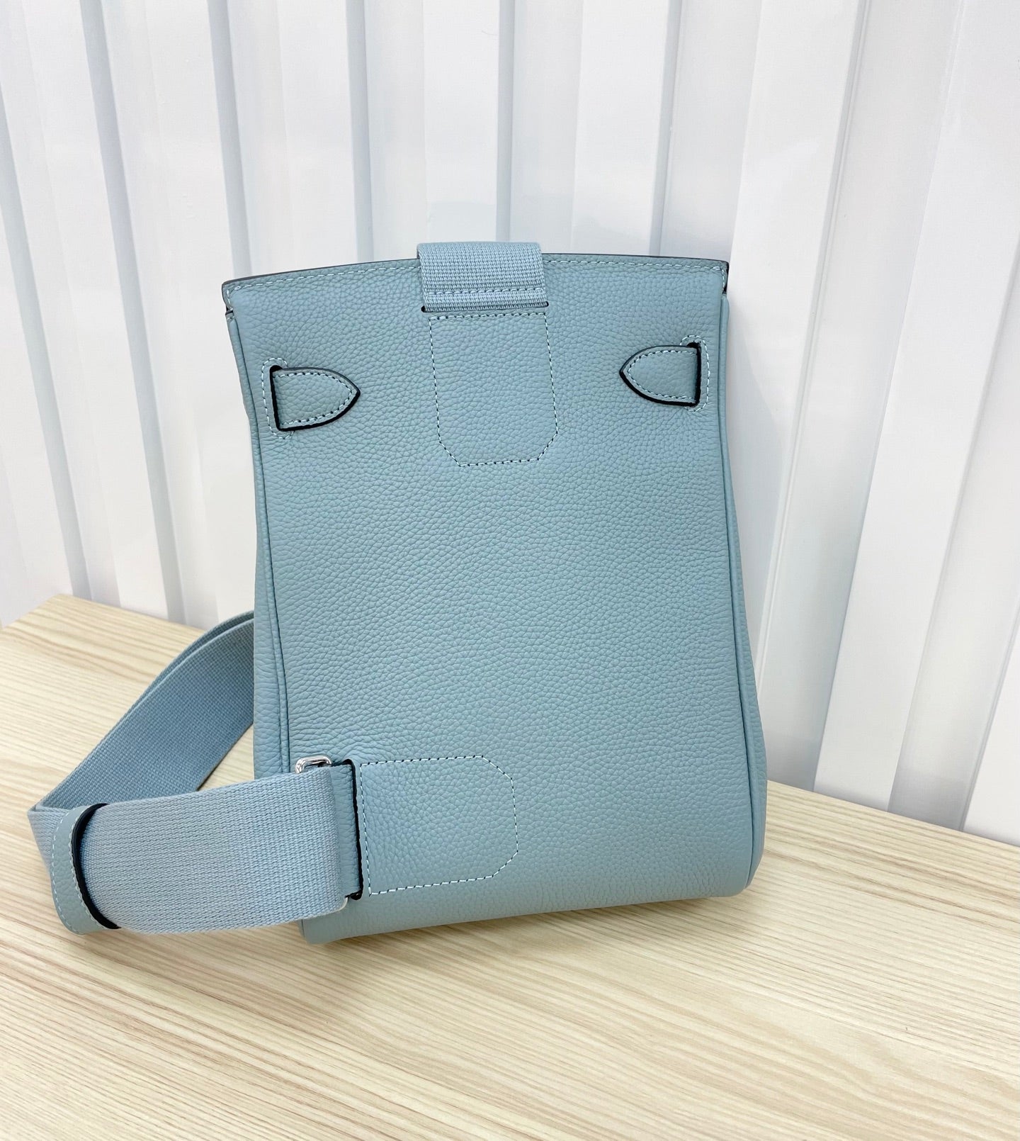 B1P36H46 Popular leather bag