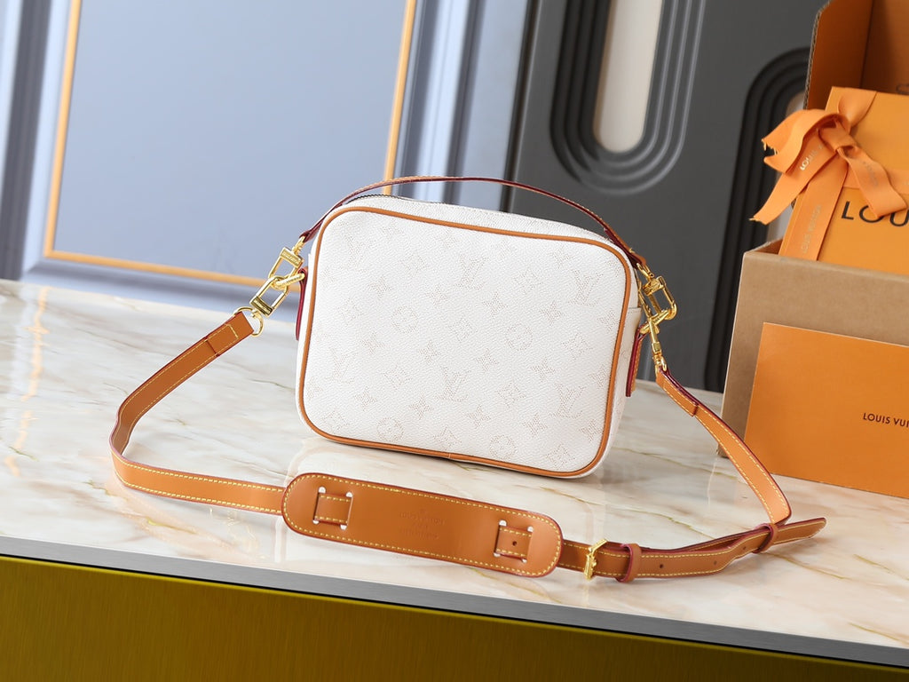 B1P46E109 Popular leather bag