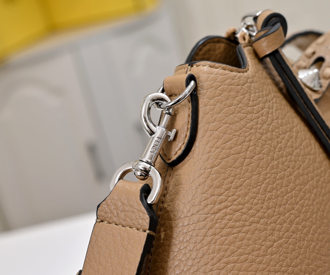 B1W35F109 Popular  leather bag