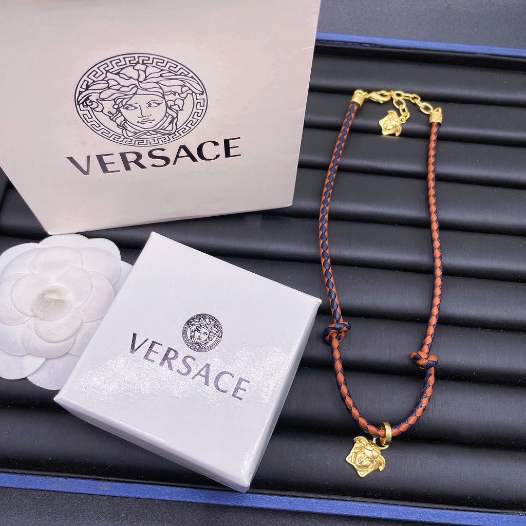 X1Q85V139X Popular Necklace. Bracelets