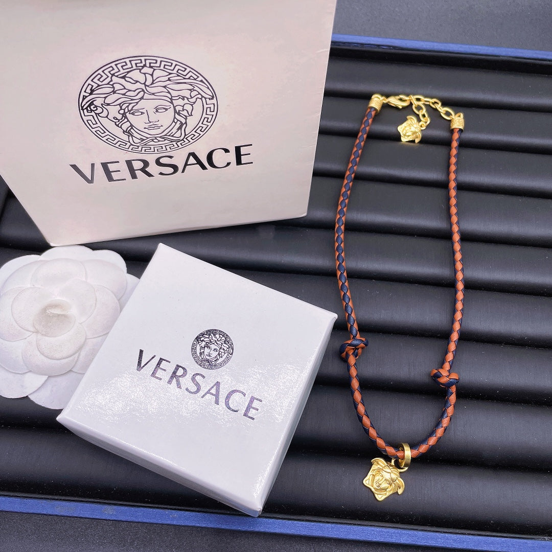 X1Q85V139X Popular Necklace. Bracelets