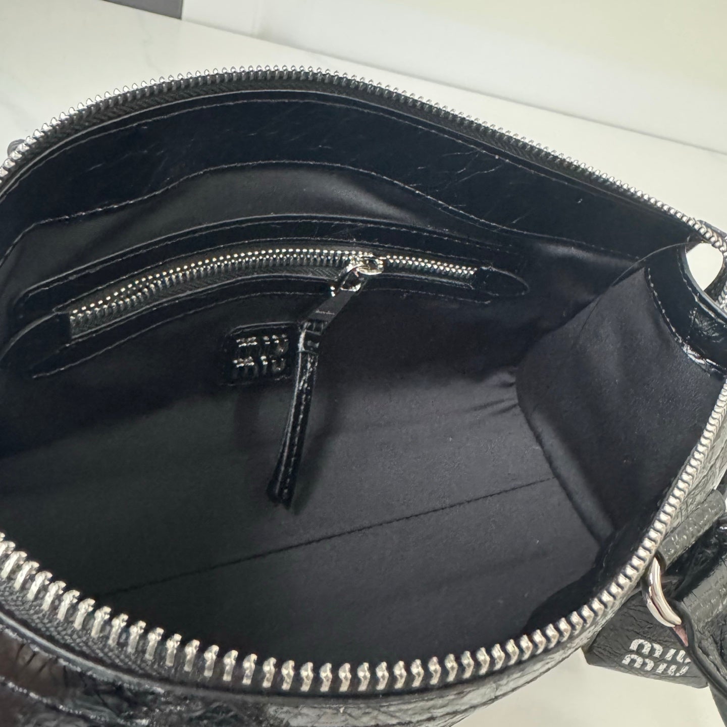 B1R76A21 Popular leather bag