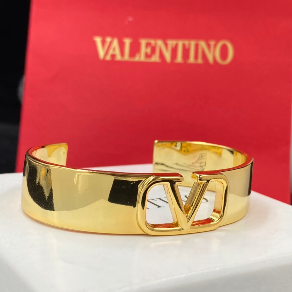 X1X33VL437K  Popular bracelet