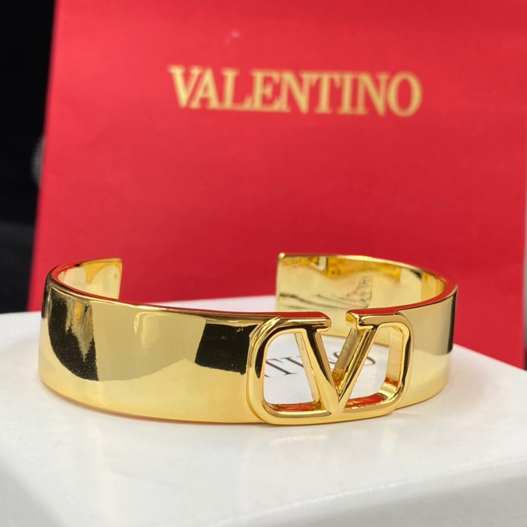 X1X33VL437K  Popular bracelet