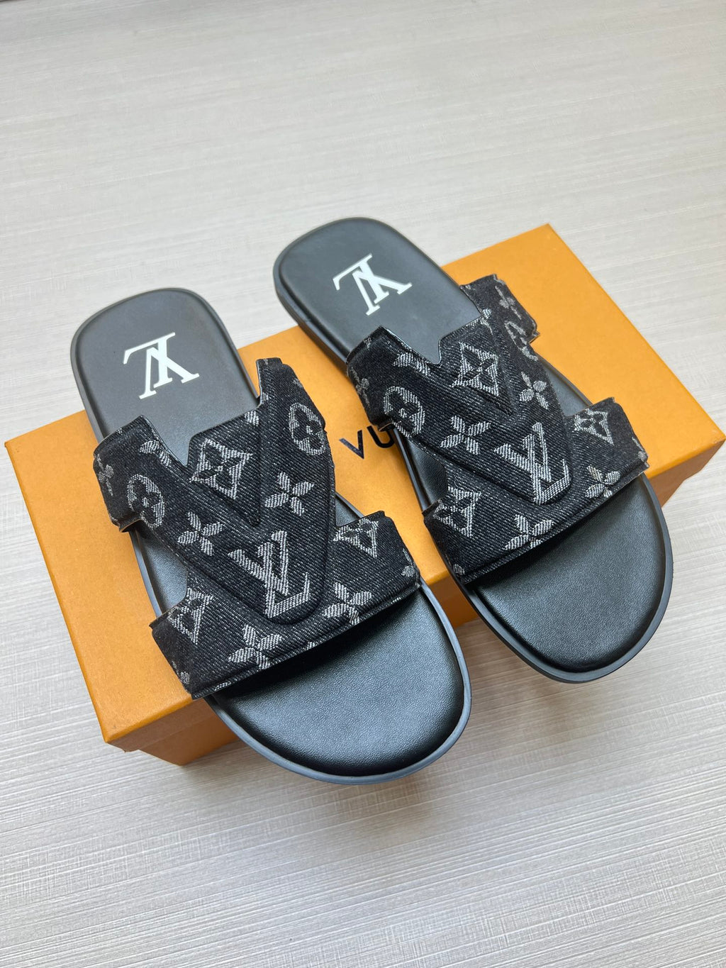 Z5ZE29 Popular slippers
