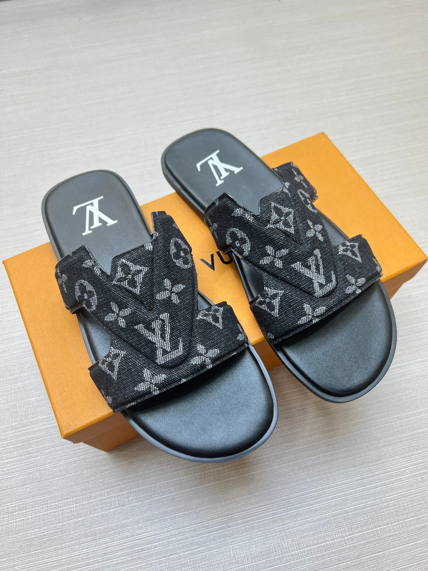 Z5ZE29 Popular slippers