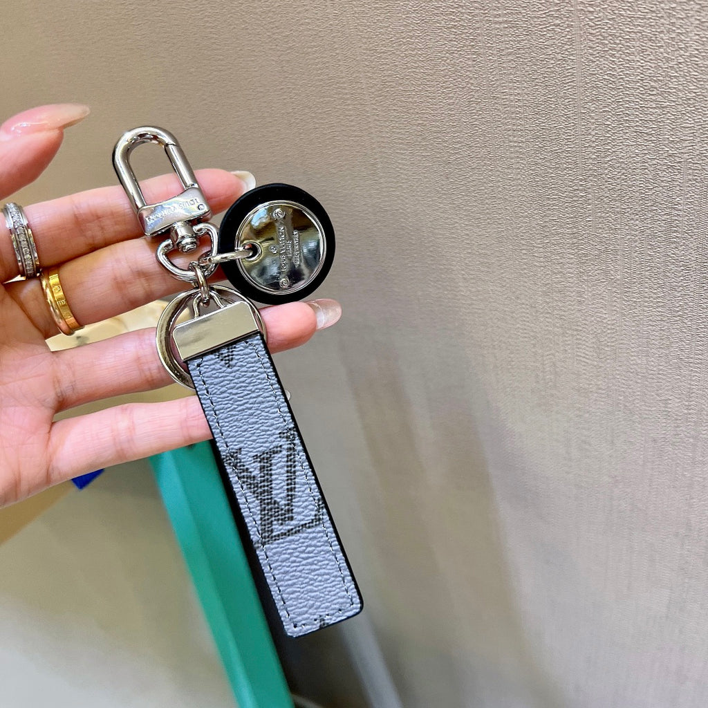 A1Z105E93 Popular bag 's charms accessories