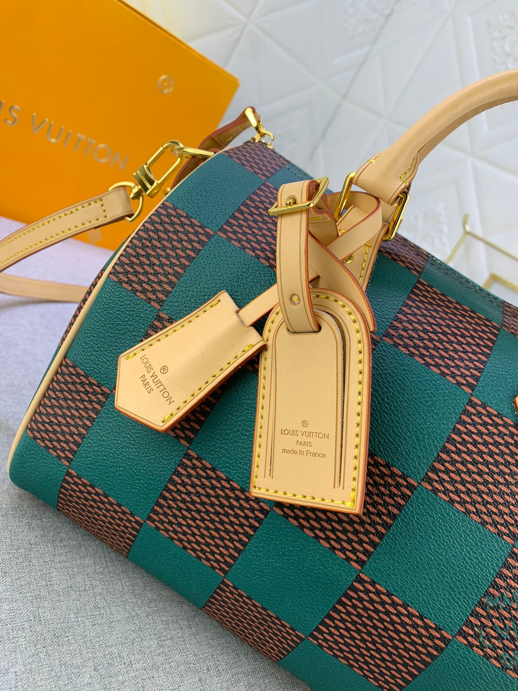 B12X44E269 Popular  leather bag 