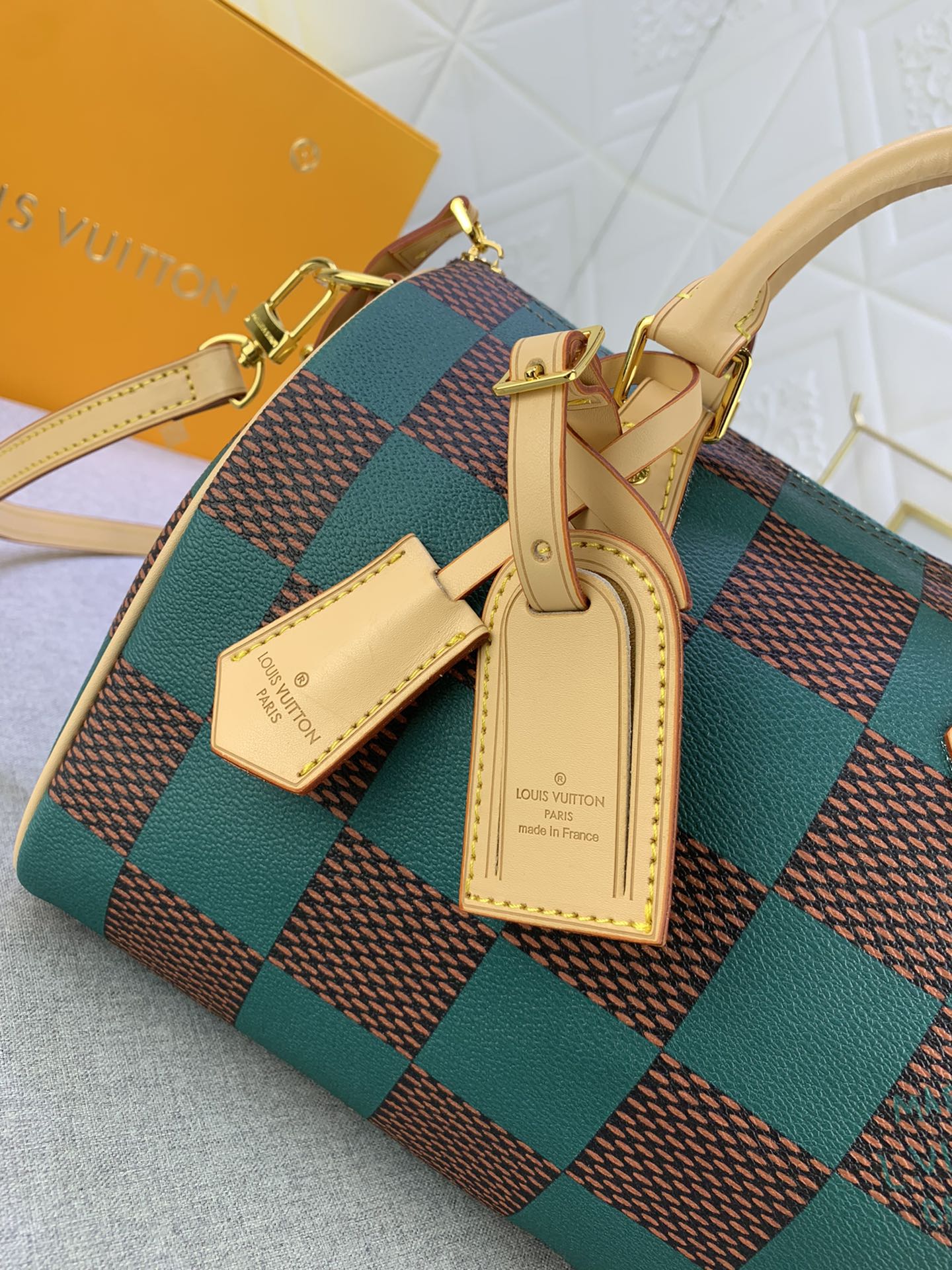 B12X44E269 Popular  leather bag 