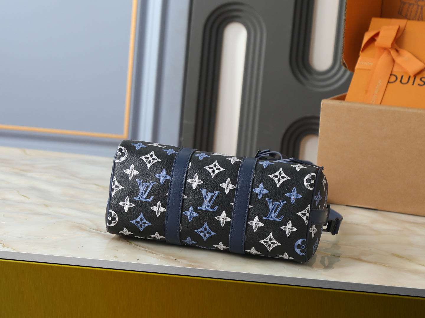 B1R76E50 Popular leather bag