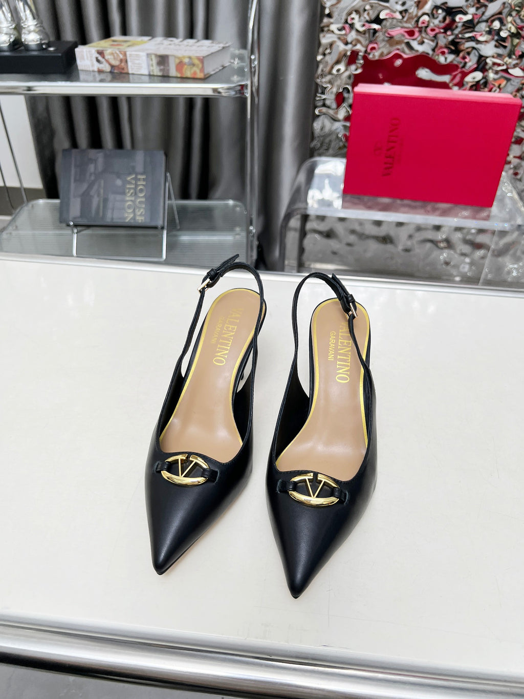 Z2R45VL17  Popular leather  High heels