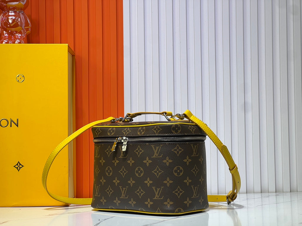 B1X45E10 Popular  leather bag