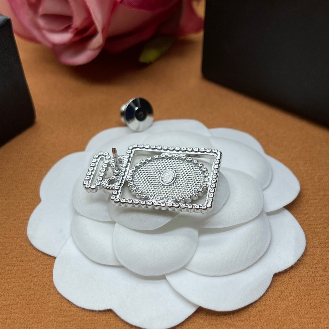 X1Z94C889    Popular Brooch