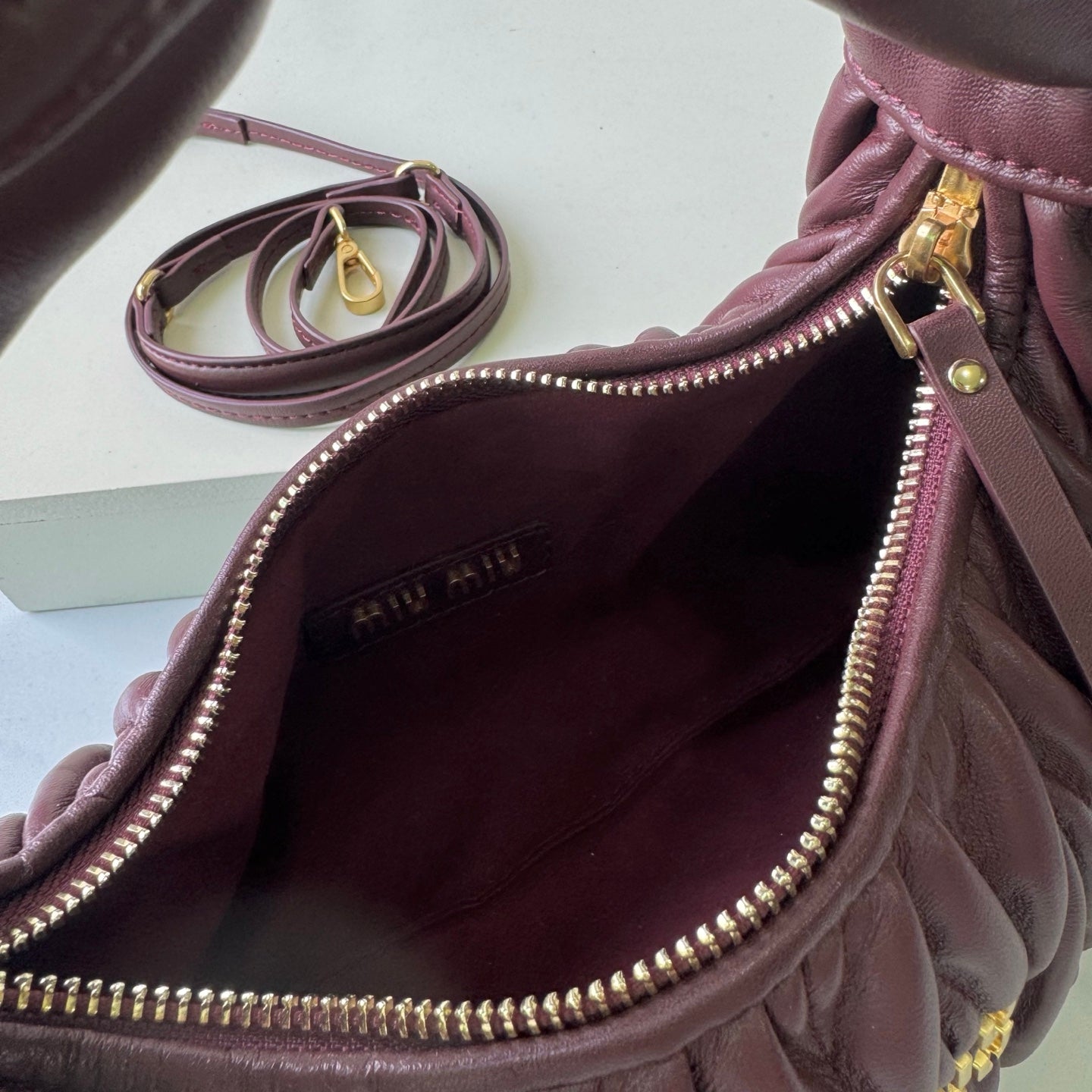 B1P46A120 Popular leather bag（29x24x10cm）