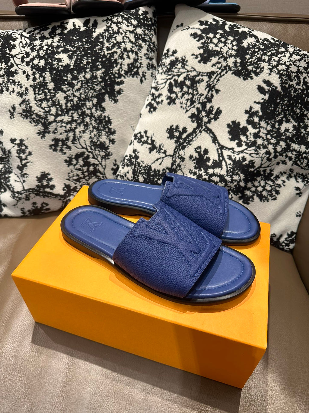 Z2Z85E25  Popular leather Shoes