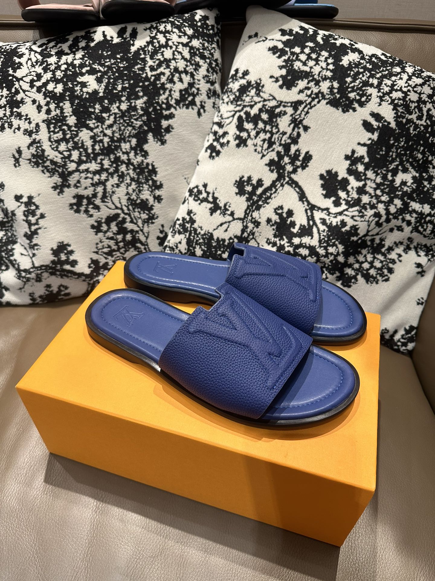 Z2Z85E25  Popular leather Shoes