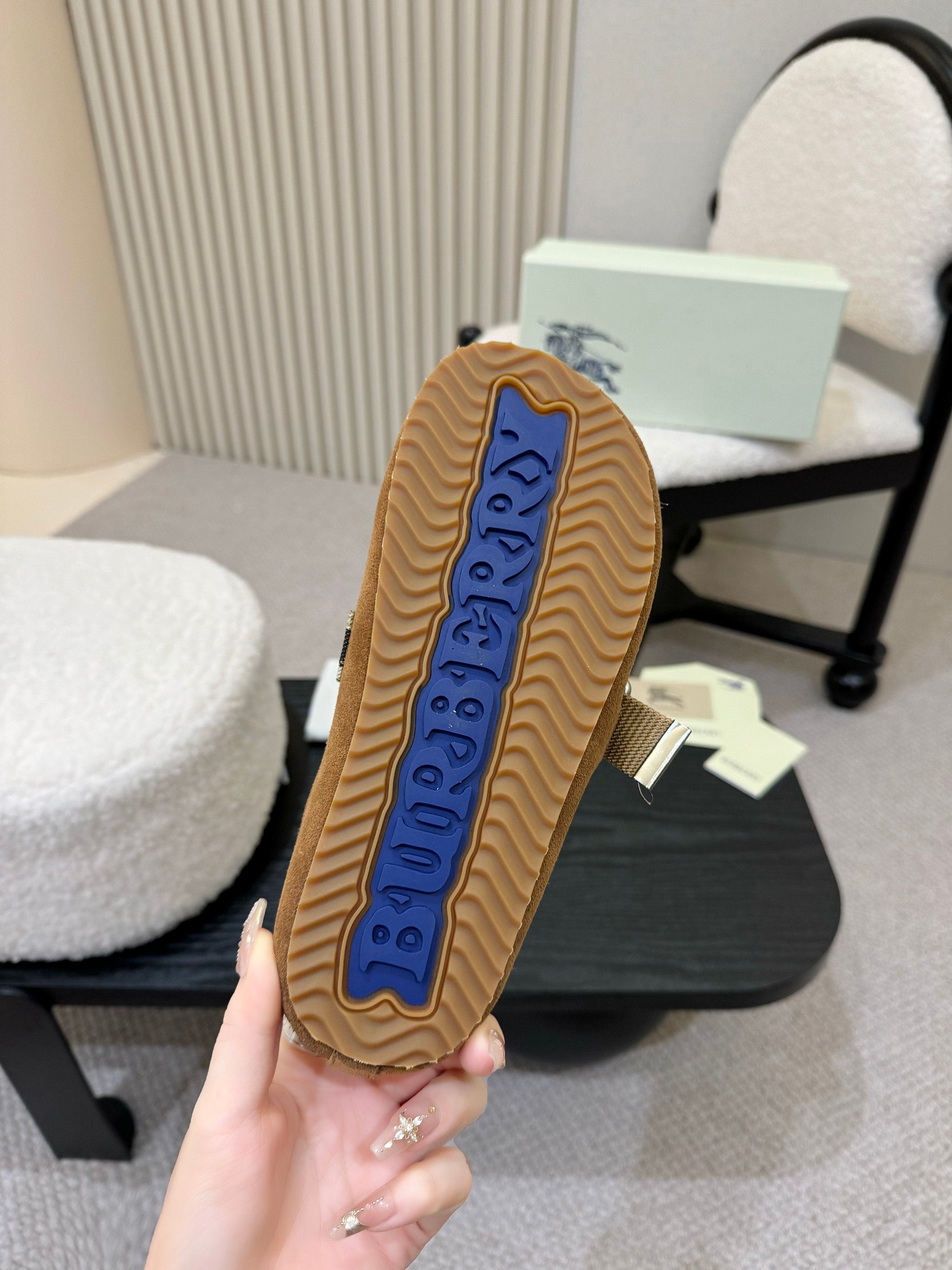 Z2Q105R242 Popular high-quality  Shoes
