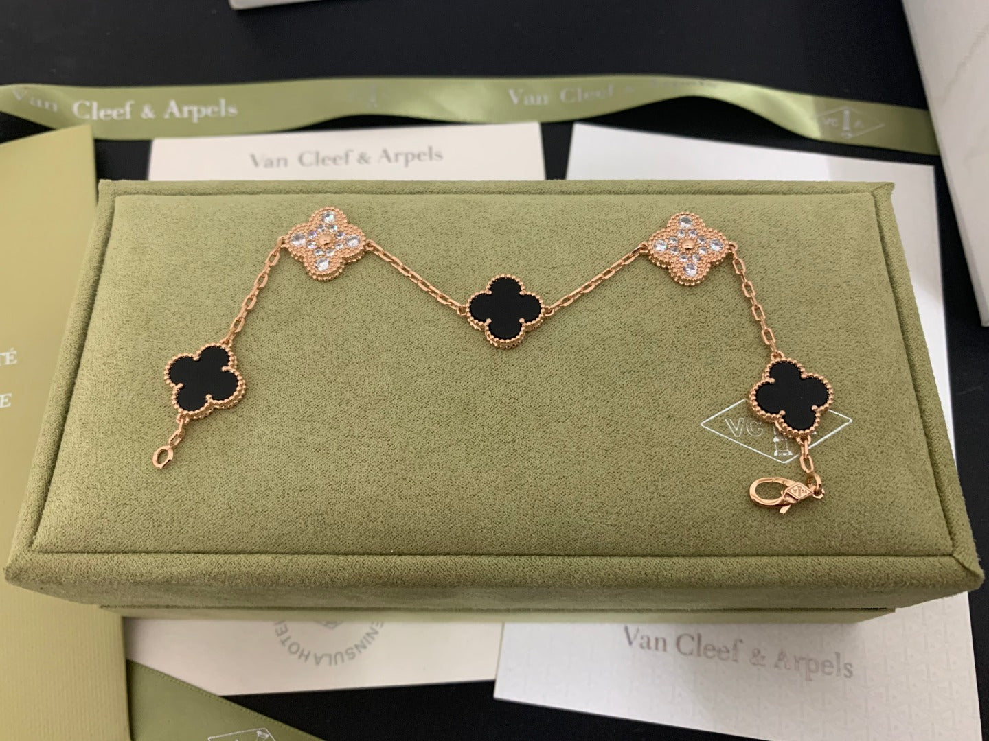 X5X53VA179K  Popular bracelets 5 flowers normal size1.5cm flower