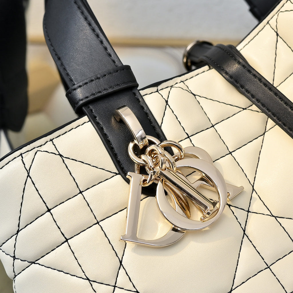 B1R76D40 Popular leather bag