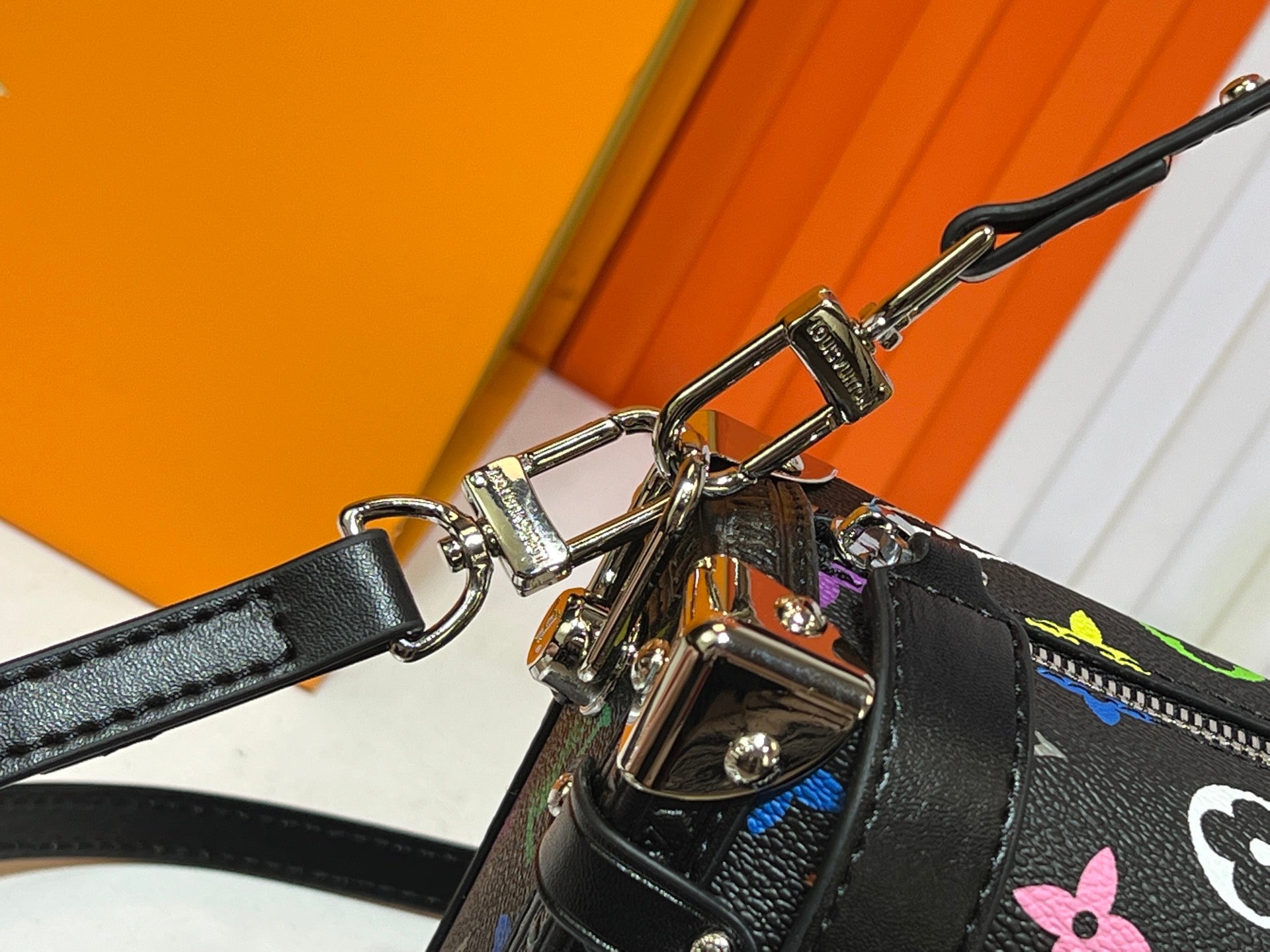 B1W35E101 Popular leather bag