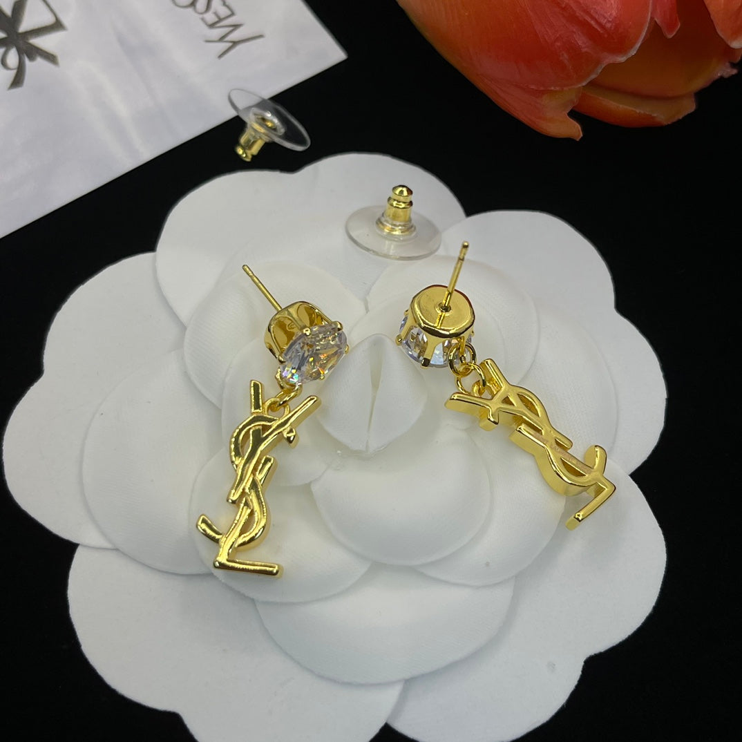 X1Z84SL610E Popular earrings