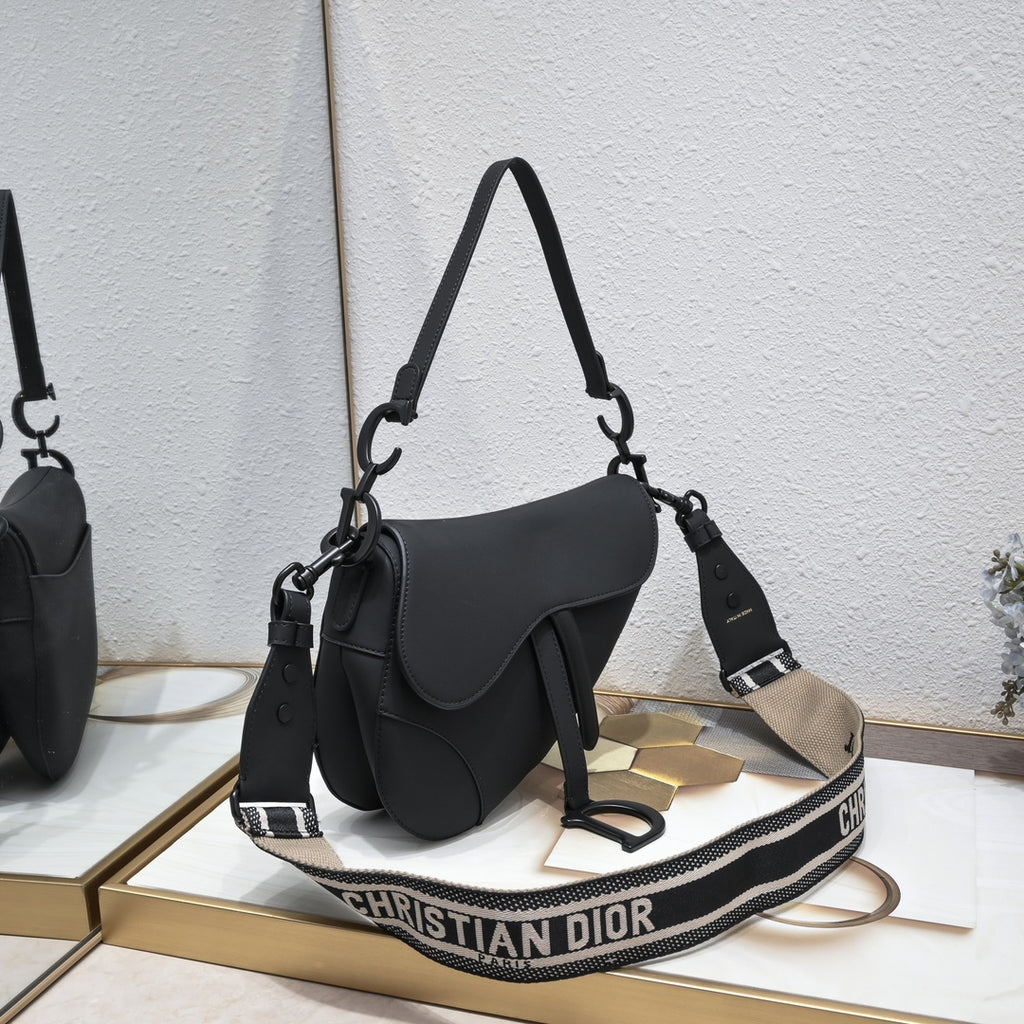 B1W35D115 Popular leather bag