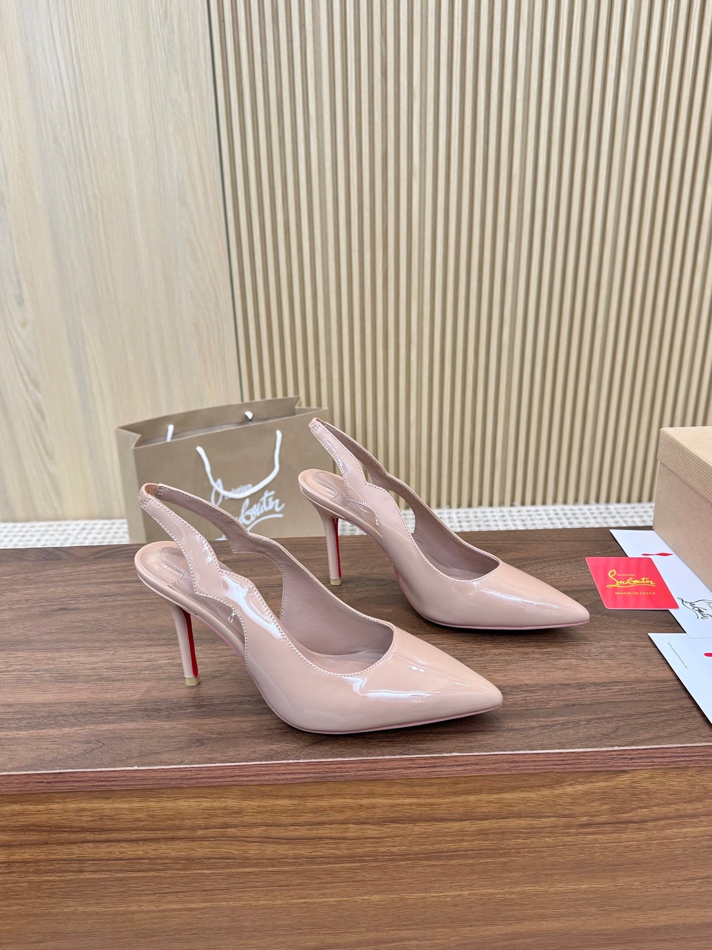 Z2N75A5  Popular leather High heels