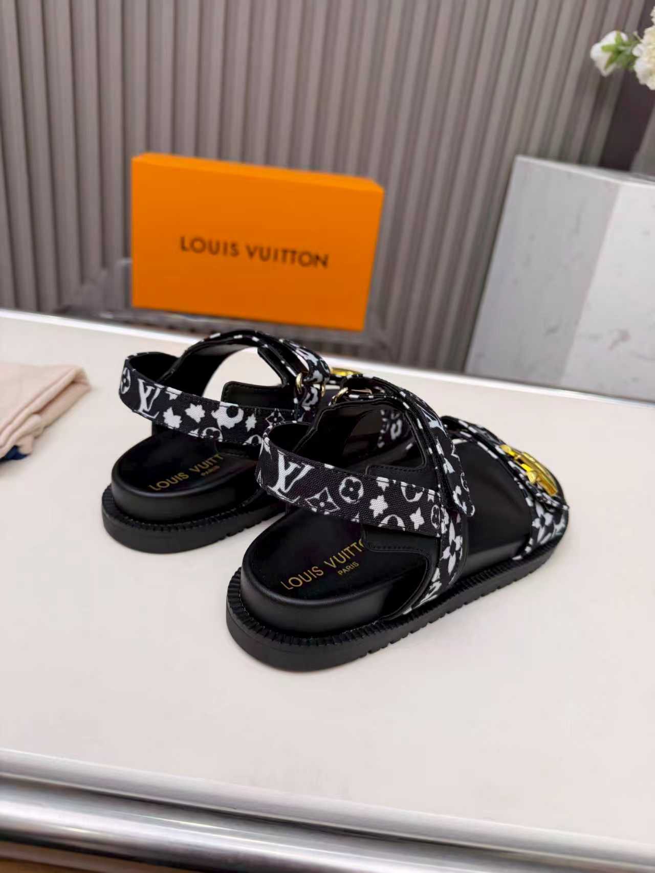 Z2P36E16 Popular high-quality Shoes