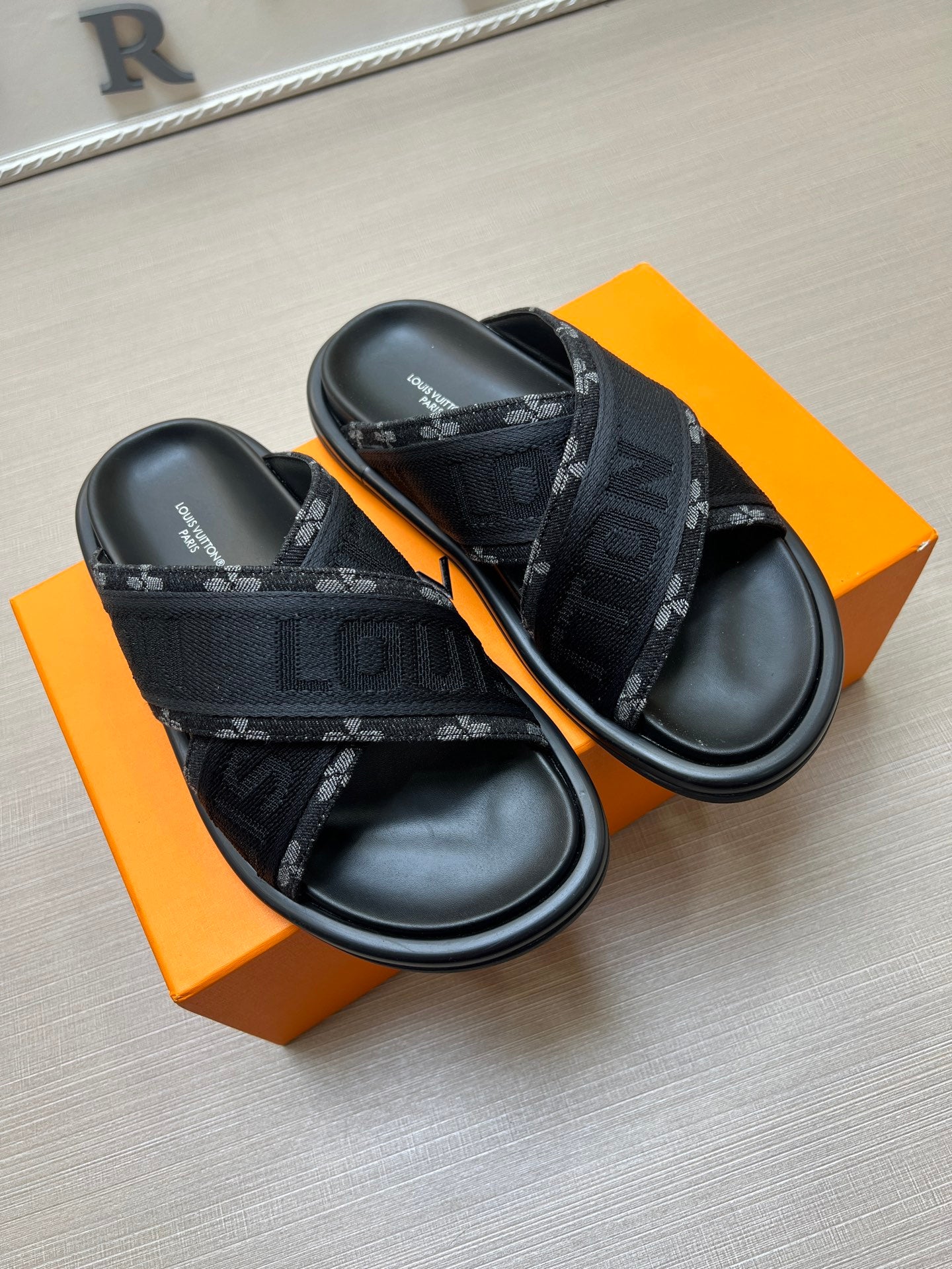 Z5Z35E273 Popular Slippers