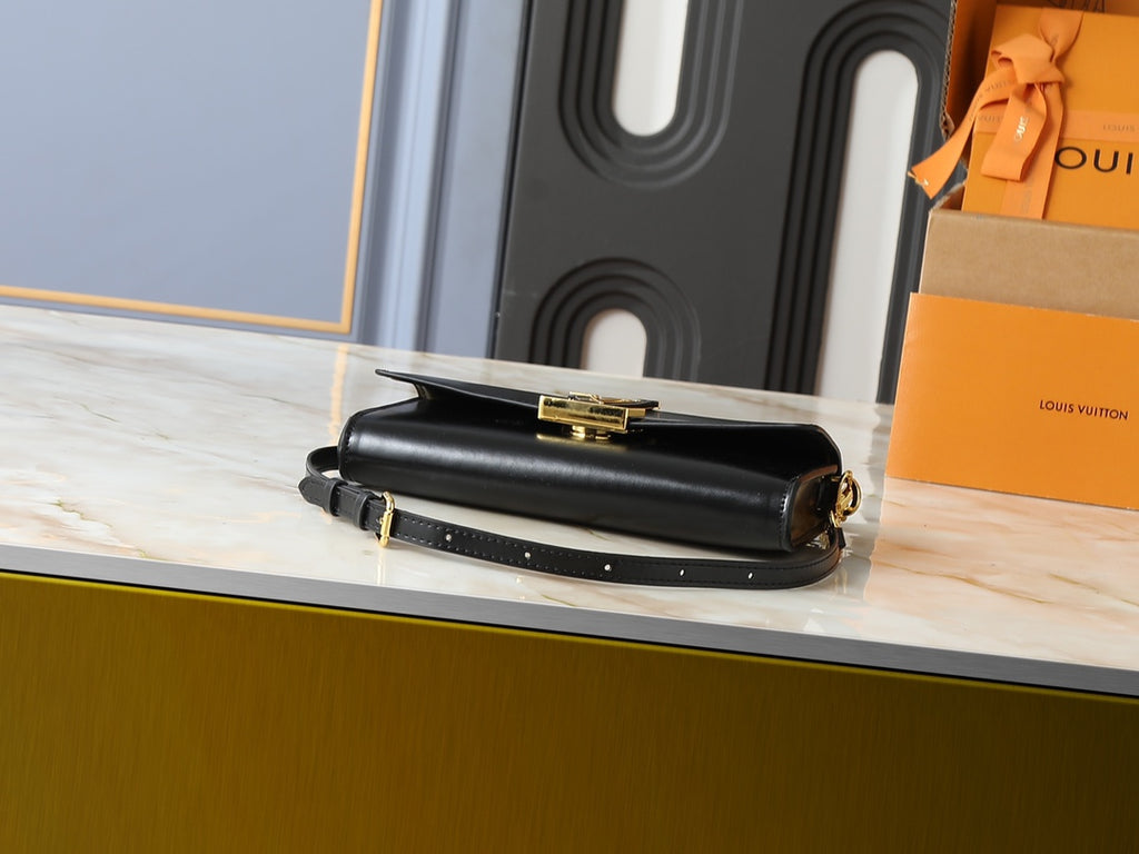 B1R15E145 Popular leather bag