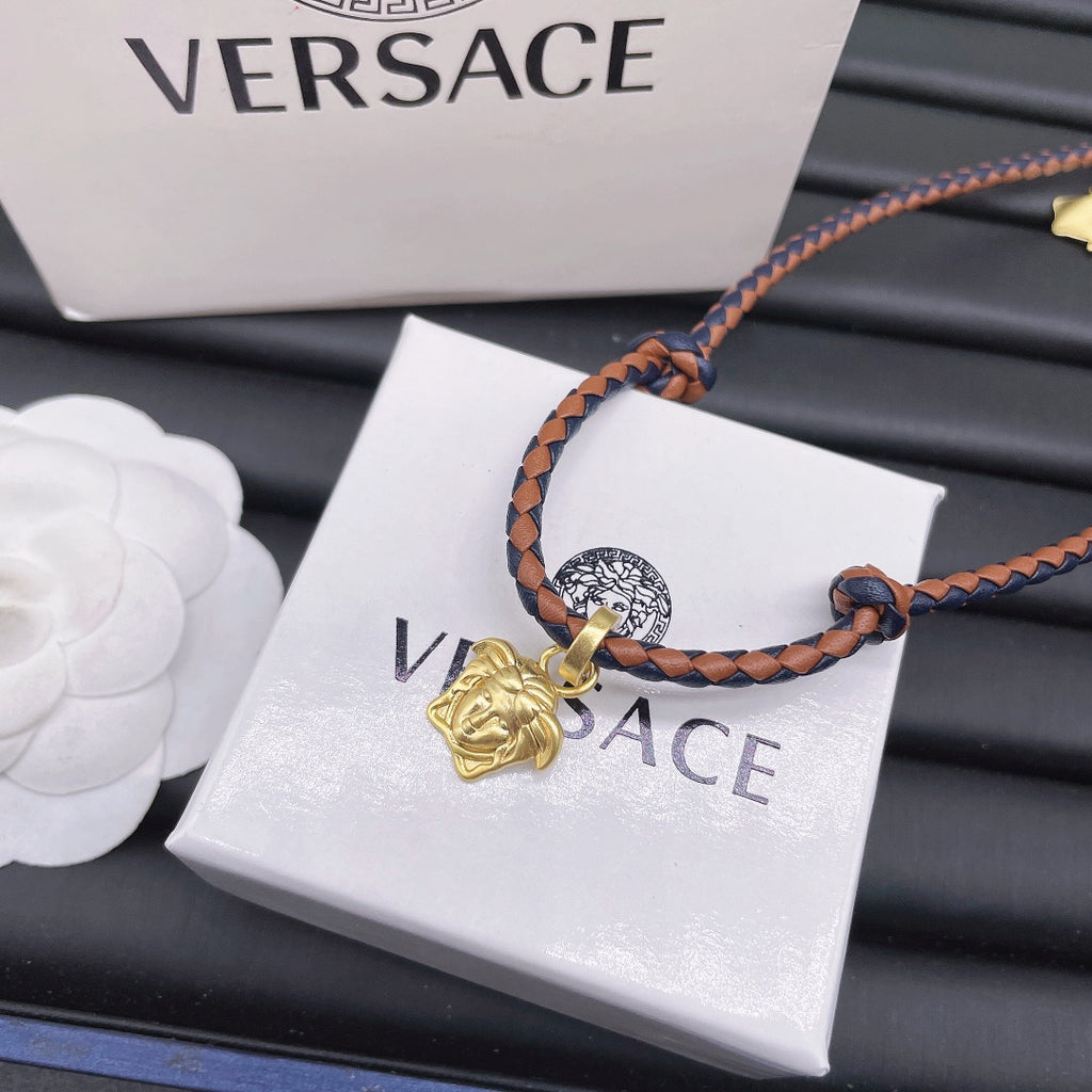 X1Q85V139X Popular Necklace. Bracelets