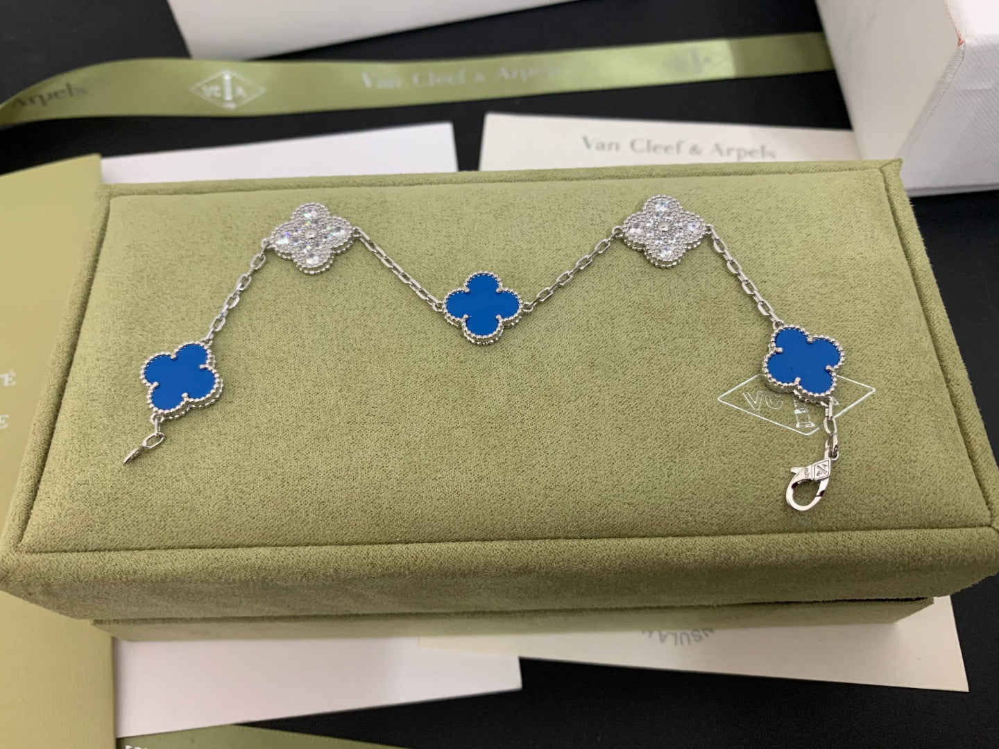 X5X53VA179K  Popular bracelets 5 flowers normal size1.5cm flower