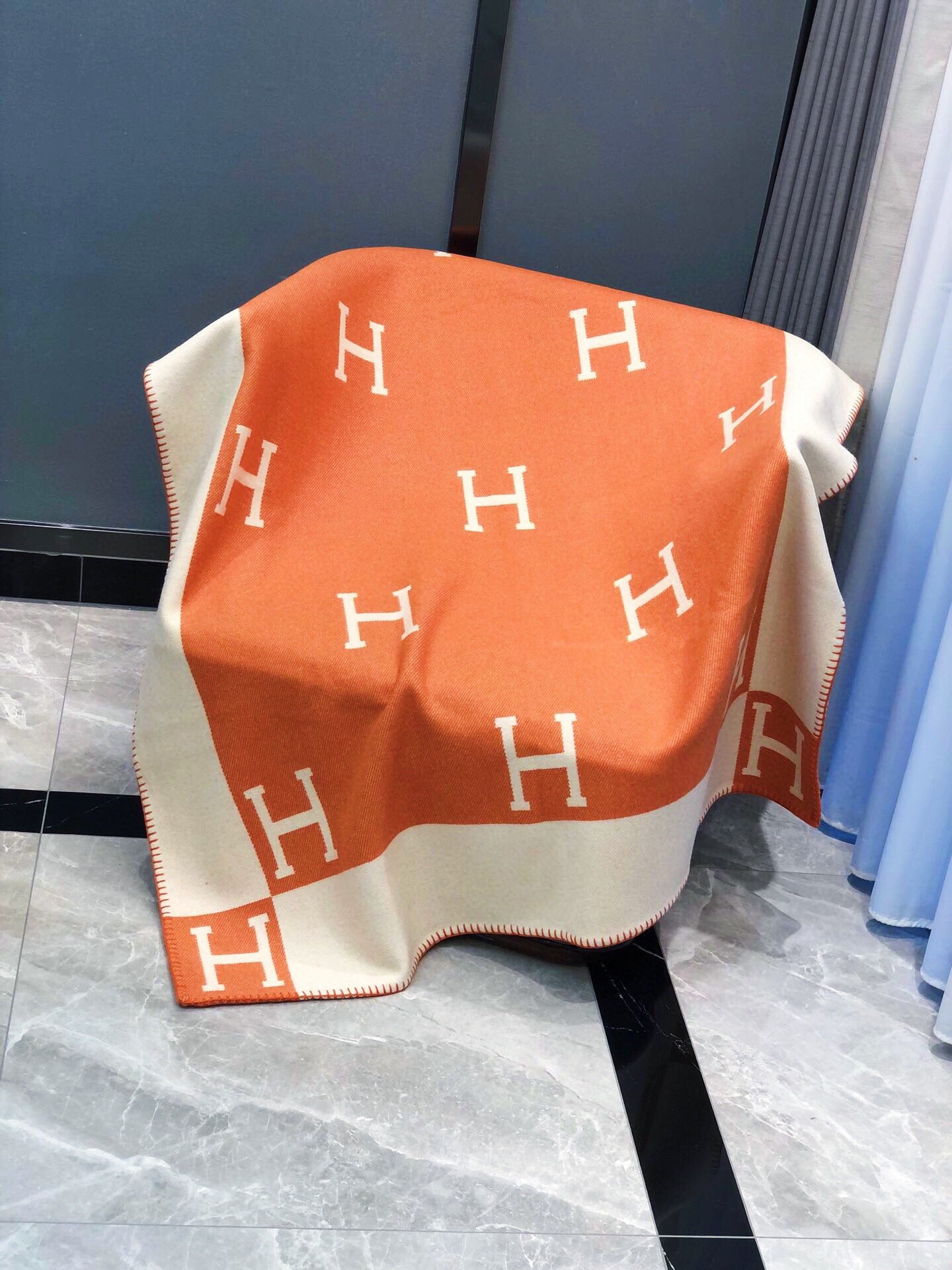 W1R86H28 Popular blanket