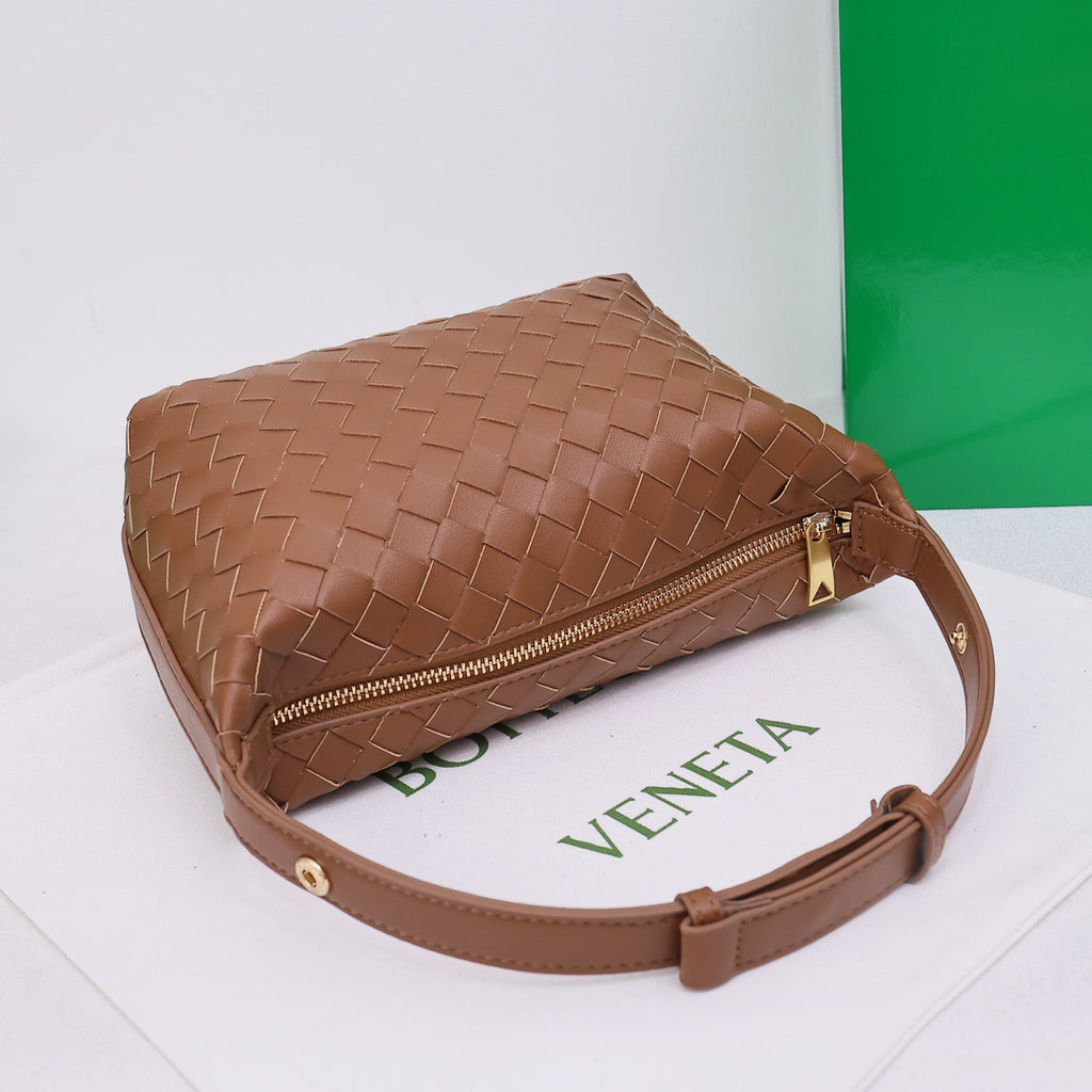 B1X76A10  Popular leather bag