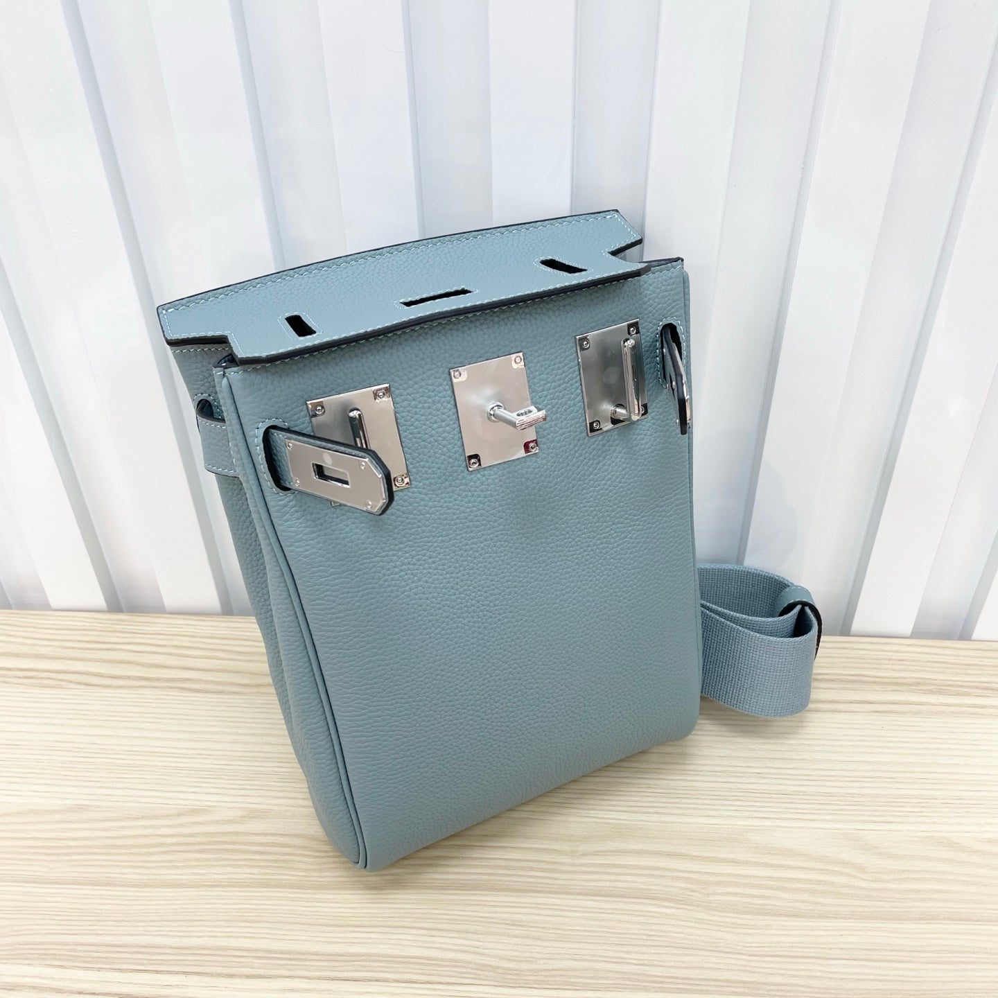 B1P36H46 Popular leather bag