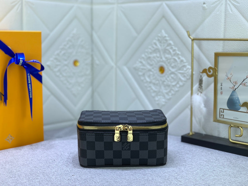 B1X34E272 Popular  leather bag 