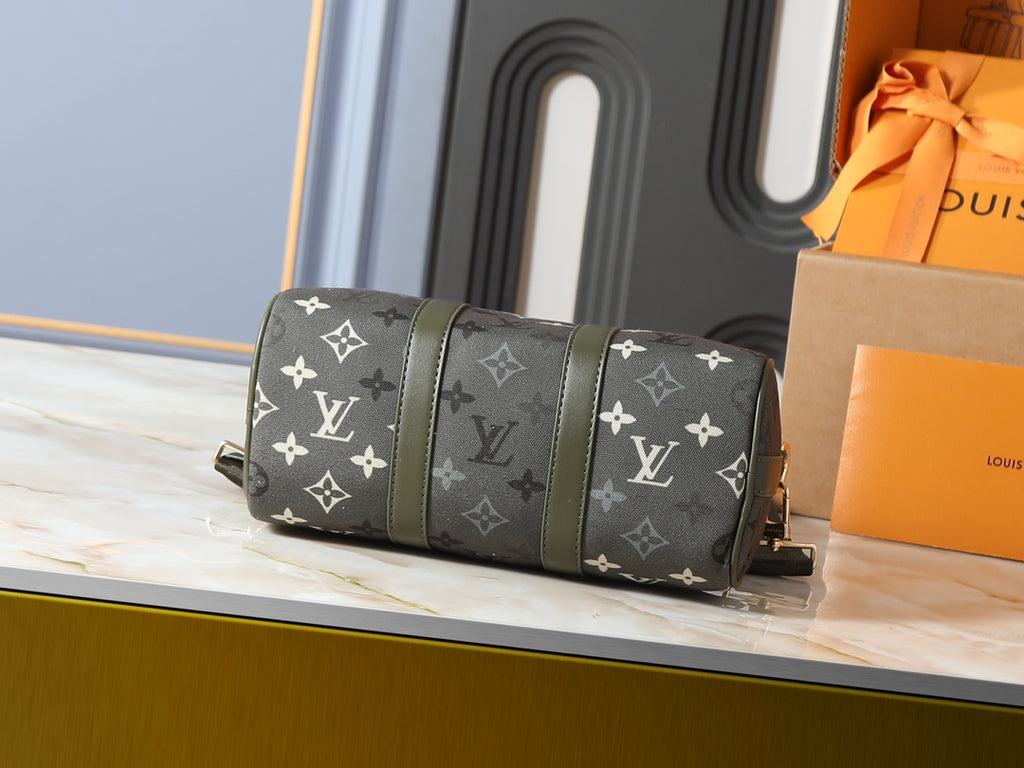 B1P46E30 Popular leather bag