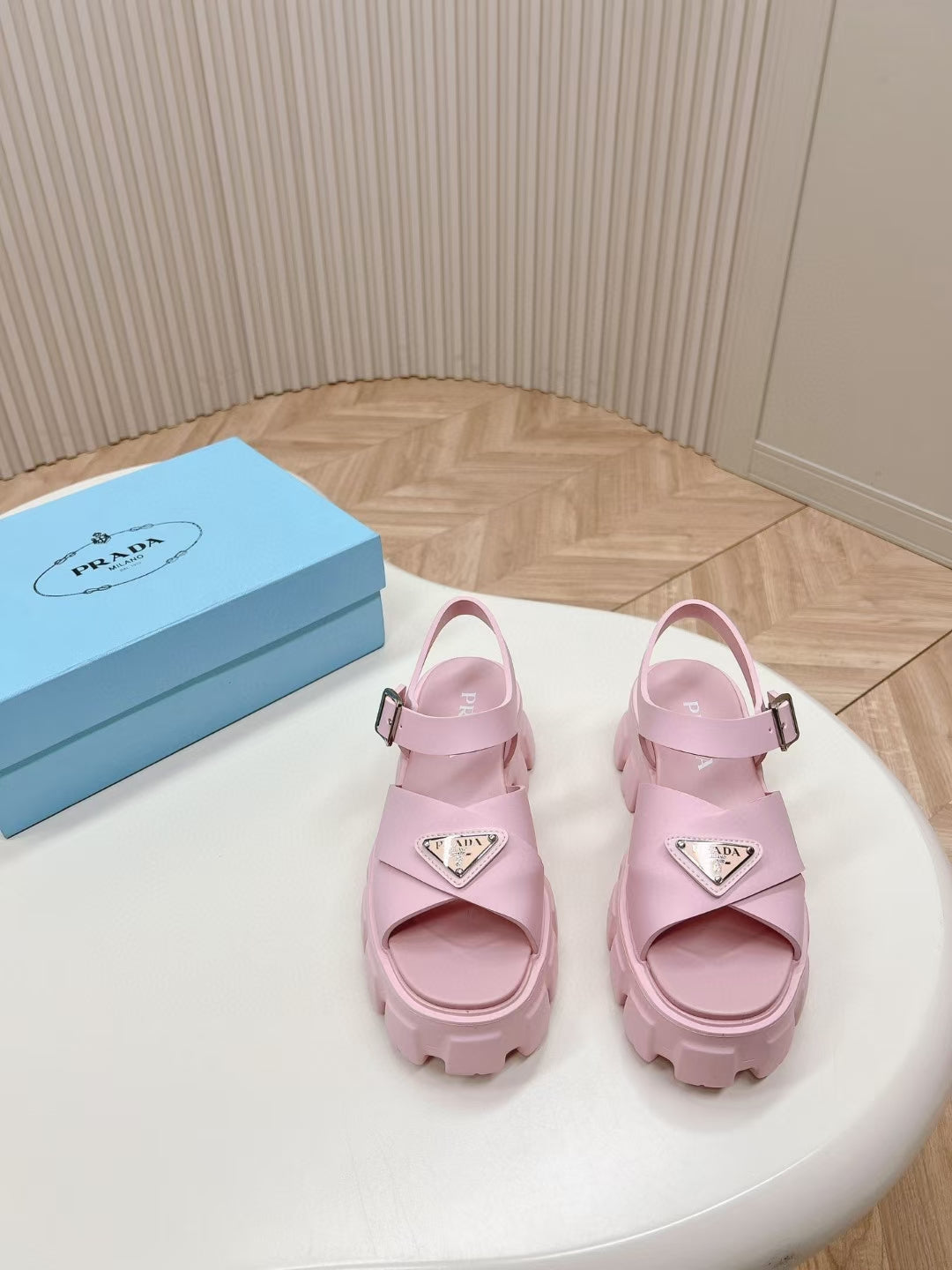 ZPX76P4 Popular sandals