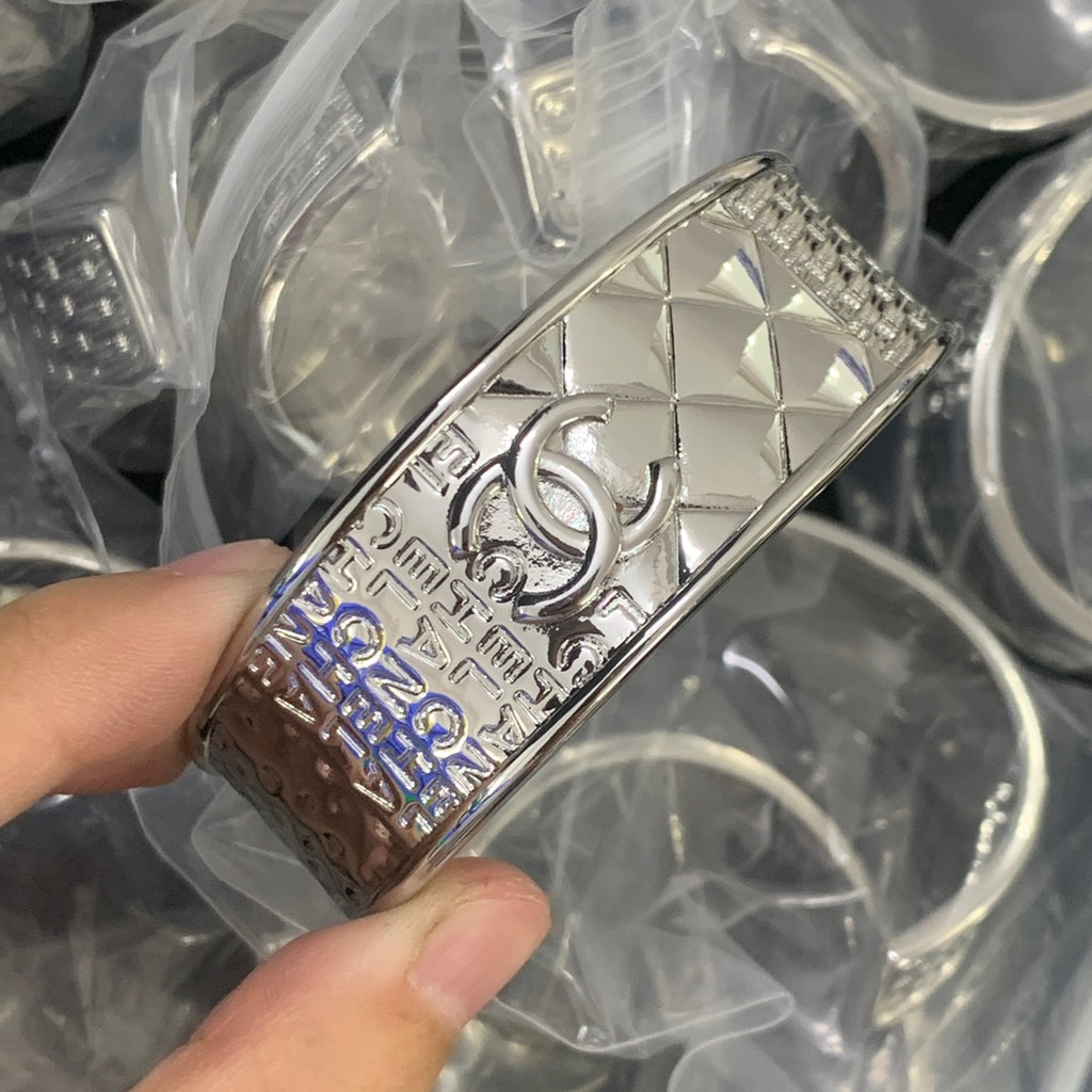 X1Z94C665K  Popular Bracelets
